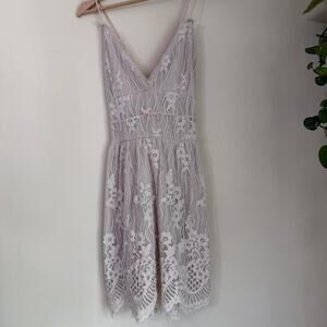Aookmery Cream White Lace Dress With Tie Up Back Size Large